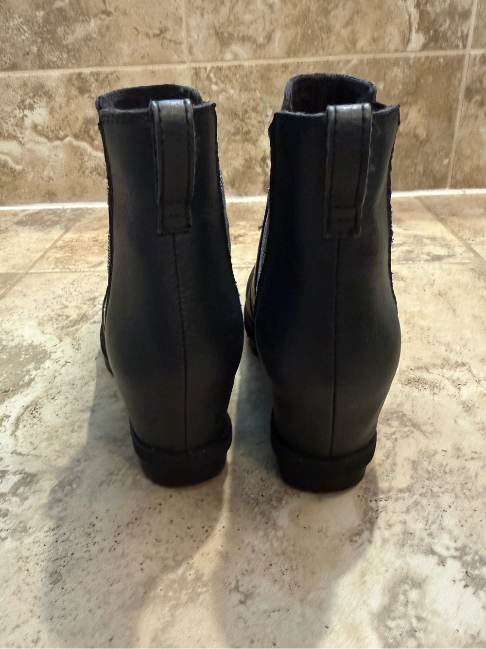 Sorel Black Chelsea Wedge Ankle Boots with Elastic Side Panel- Girls 4 - Picture 3 of 4